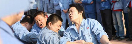 2009年ng28集团举行第一届拔河比赛