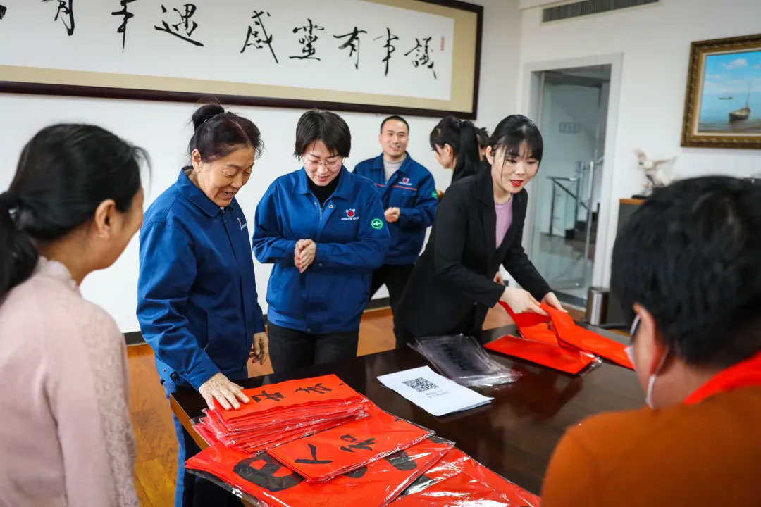 经开区 “迎新春 送万福 进万家”活动 来到ng28